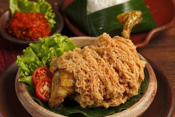 Ayam goreng kremes 